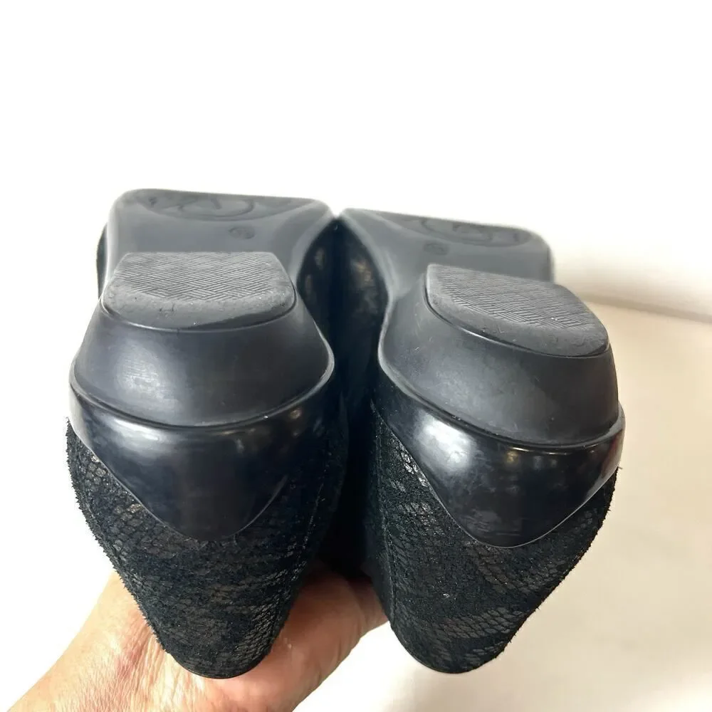 Dansko Women's EU 39 US 8.5 Black Gold Leather Flat Comfort Casual Slip On Shoes